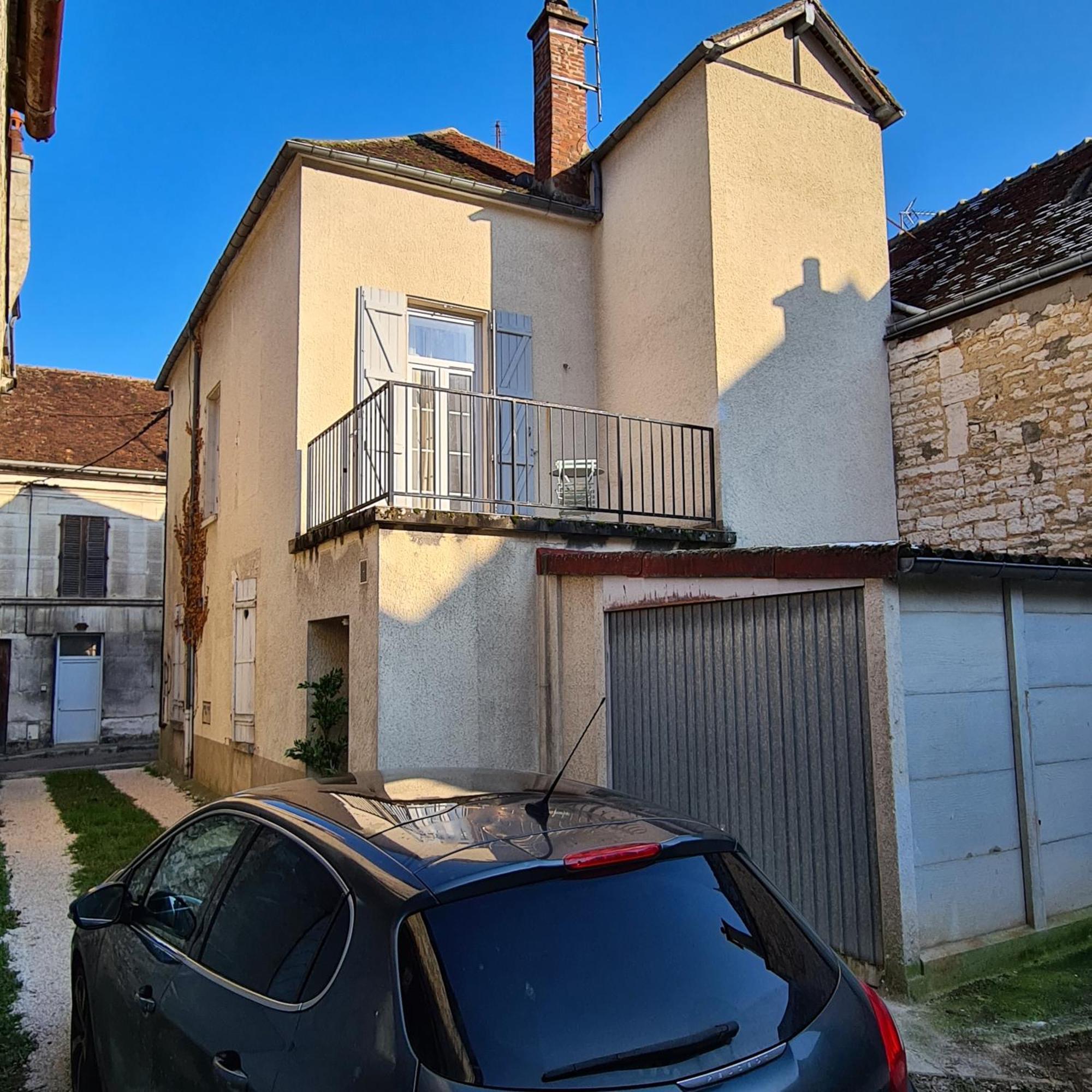 Alba - Terrasse, Local A Velos Et Parking Au Centre Historique Tonnerre Exterior photo